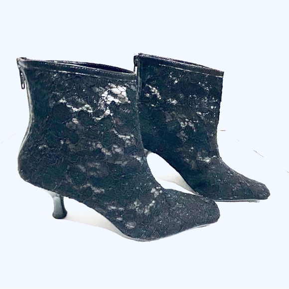 Lace sock booties 6M - Picture 4 of 8